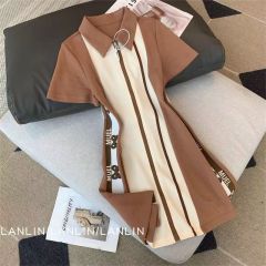 Retro temperament color-blocking polo collar dress for women in summer new niche high-end feel waist-hugging short skirt