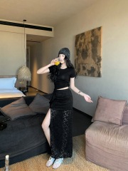Real shot Simple and versatile basic short-sleeved T-shirt top is higher than lace slit skirt