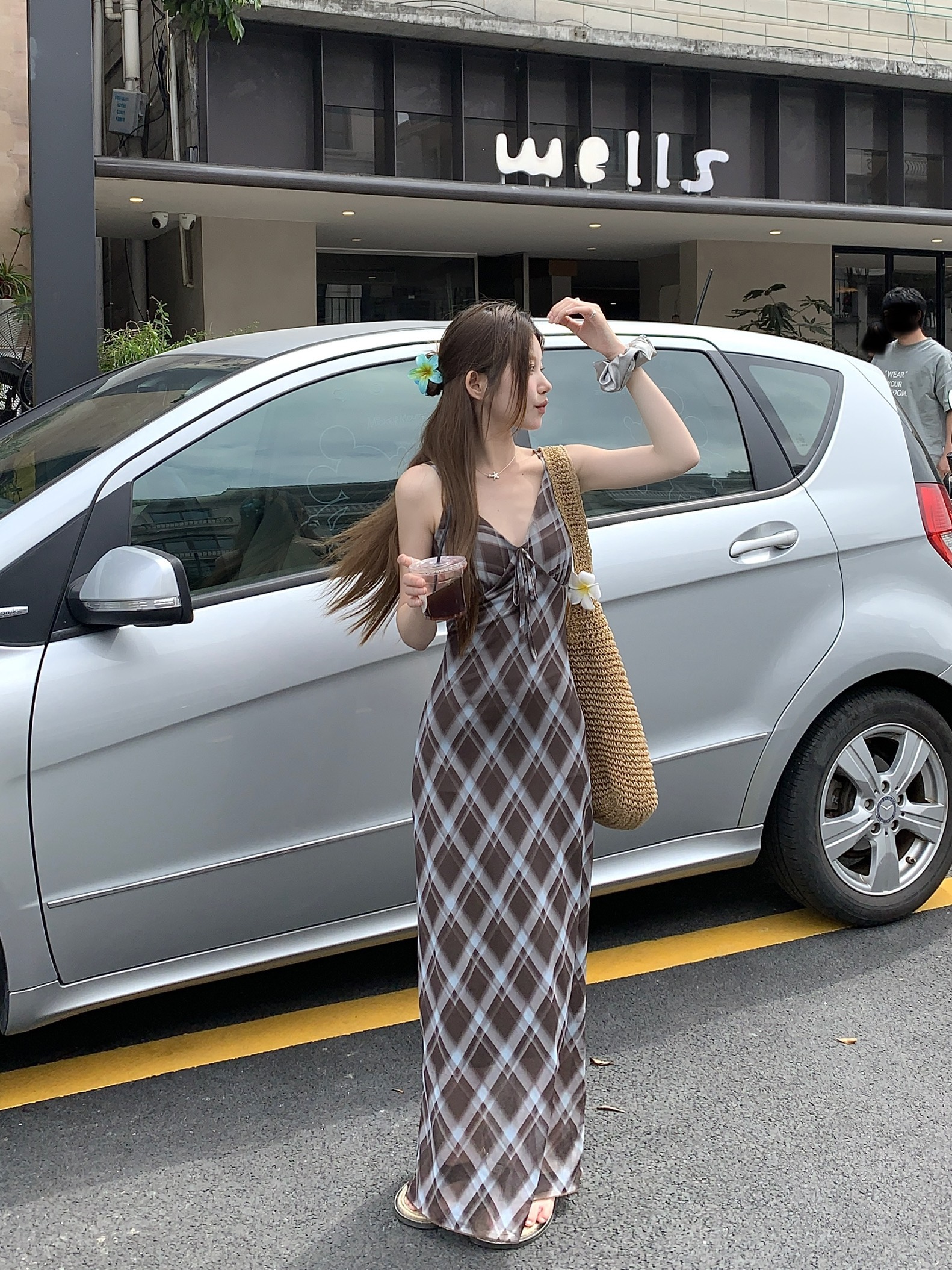 Real shot of American retro hot girls V-neck contrasting diamond mesh long dress Slim hip-packing suspender skirt