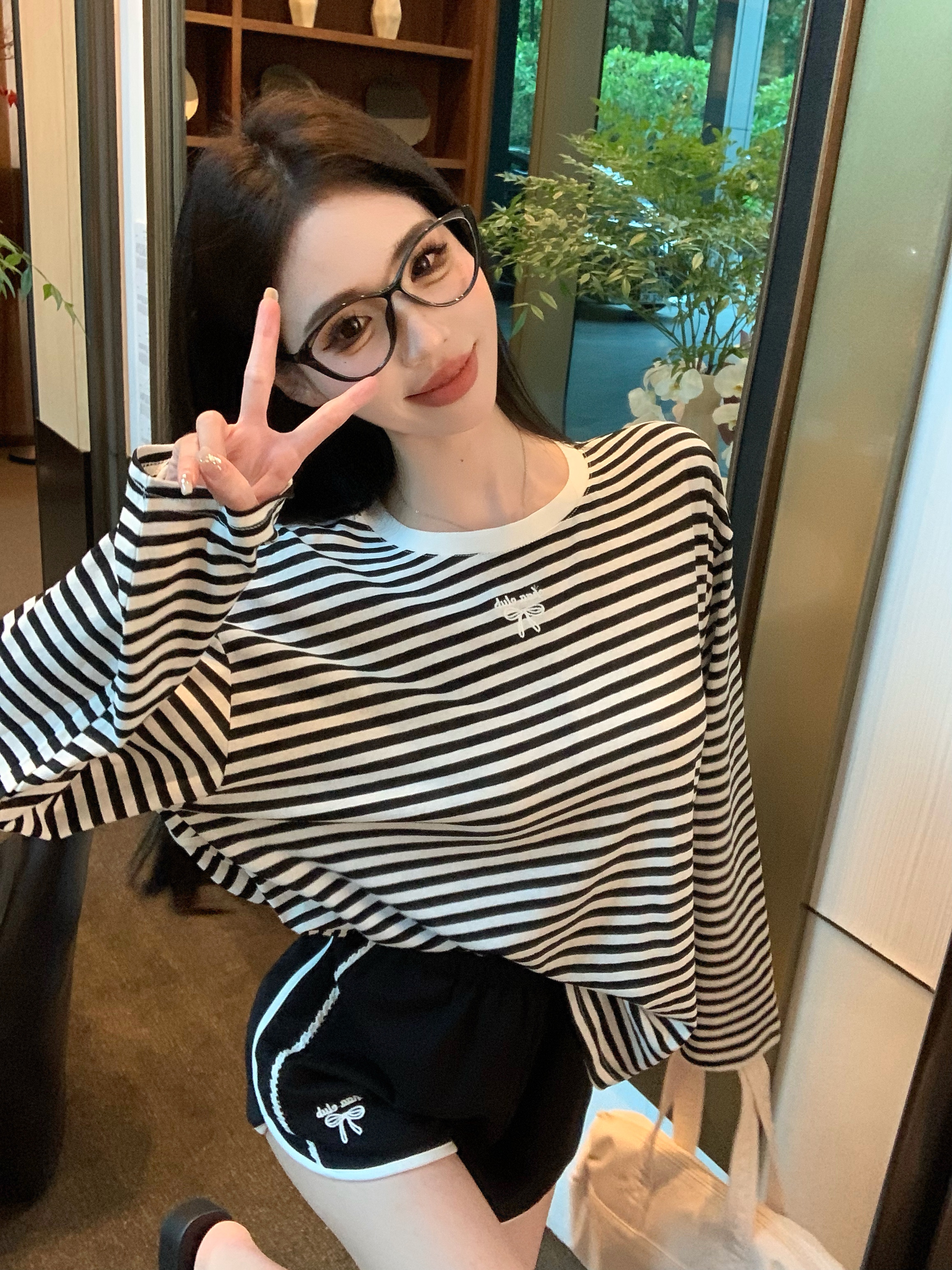 Real shot!  Backless embroidered striped long-sleeved T-shirt for women with high waist slim casual shorts two-piece fashion suit
