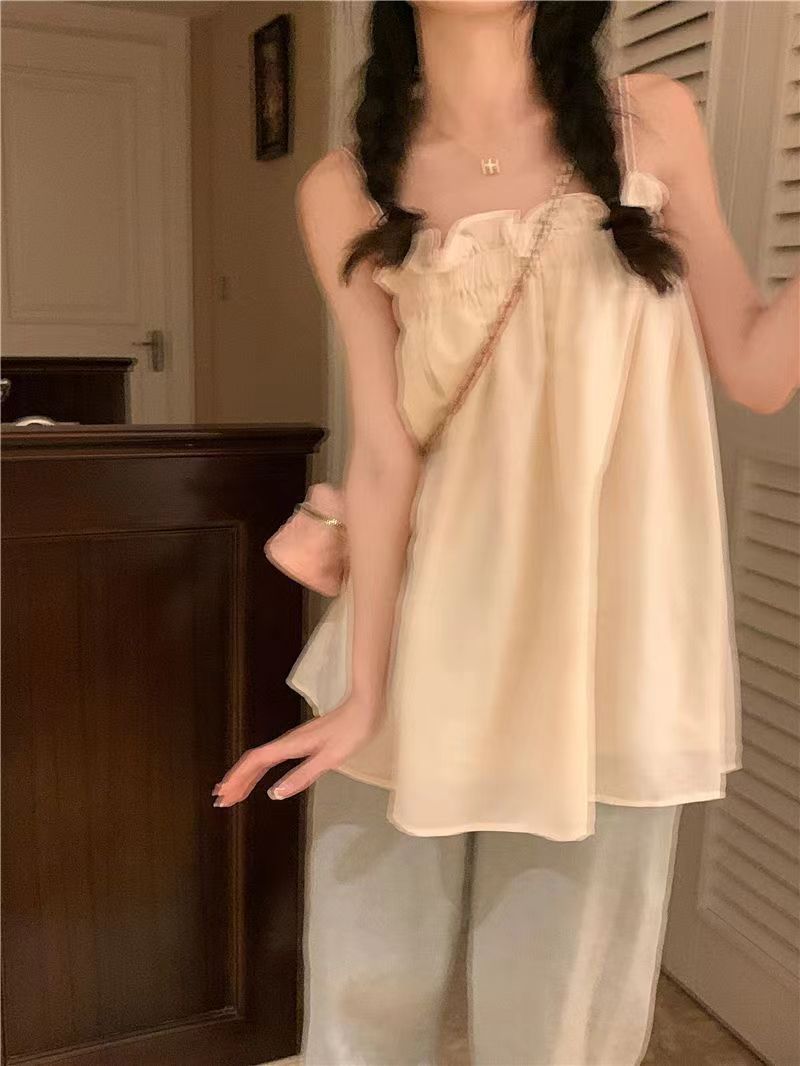 Hot girl with black ears suspender straps for summer vacation style tea loose top for women