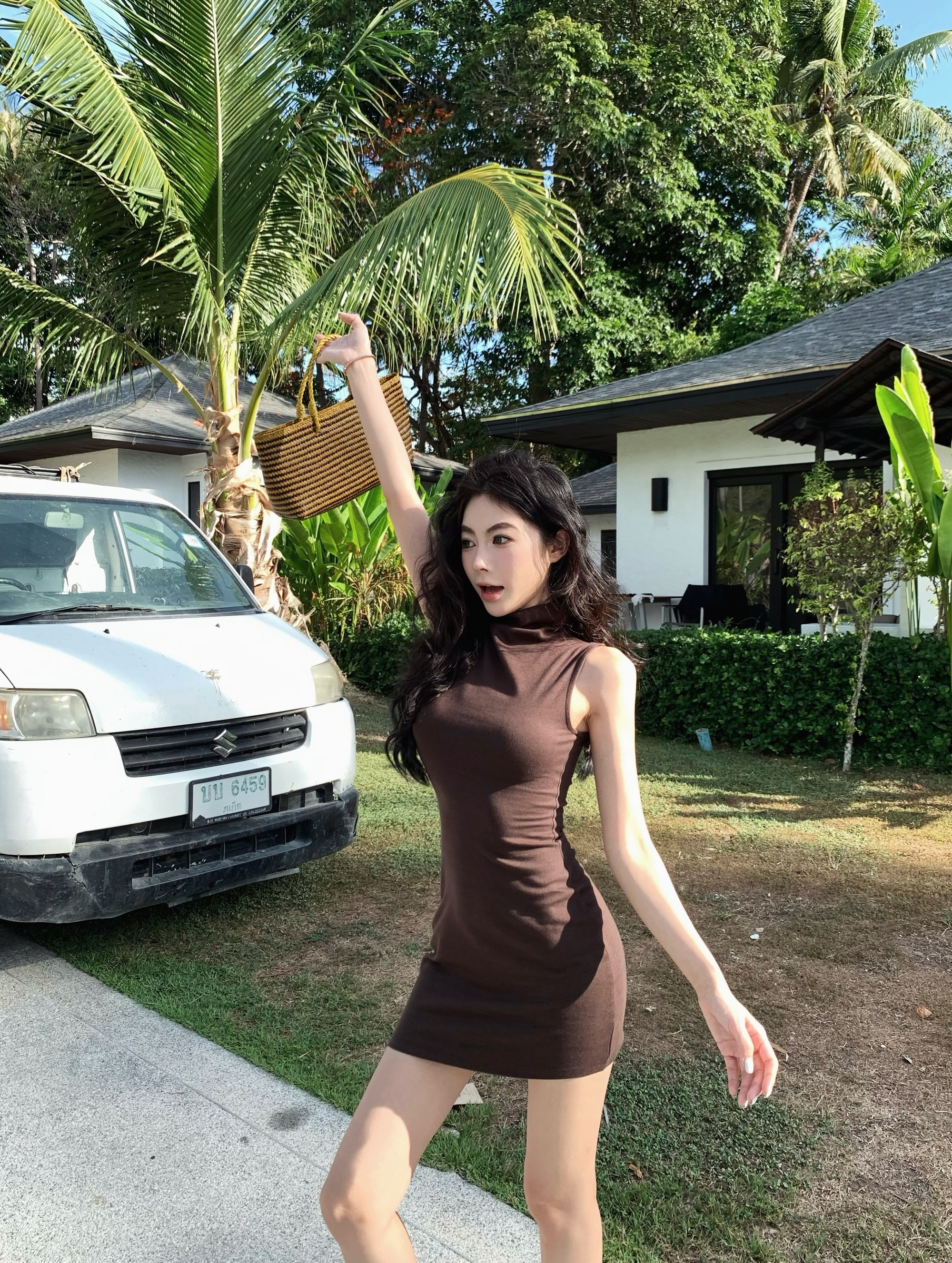 Real shot, slim-fitting dress, simple semi-high neck and temperament vest skirt