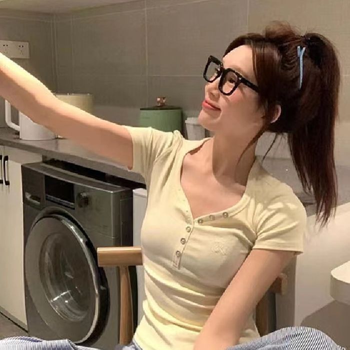 Pure sexy hot girls V-neck short-sleeved T-shirt for women's summer new front shoulder design niche slim short top