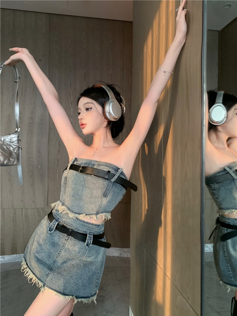 Real shot!  Sexy hot girl denim suit temperament strapless vest top pleated skirt