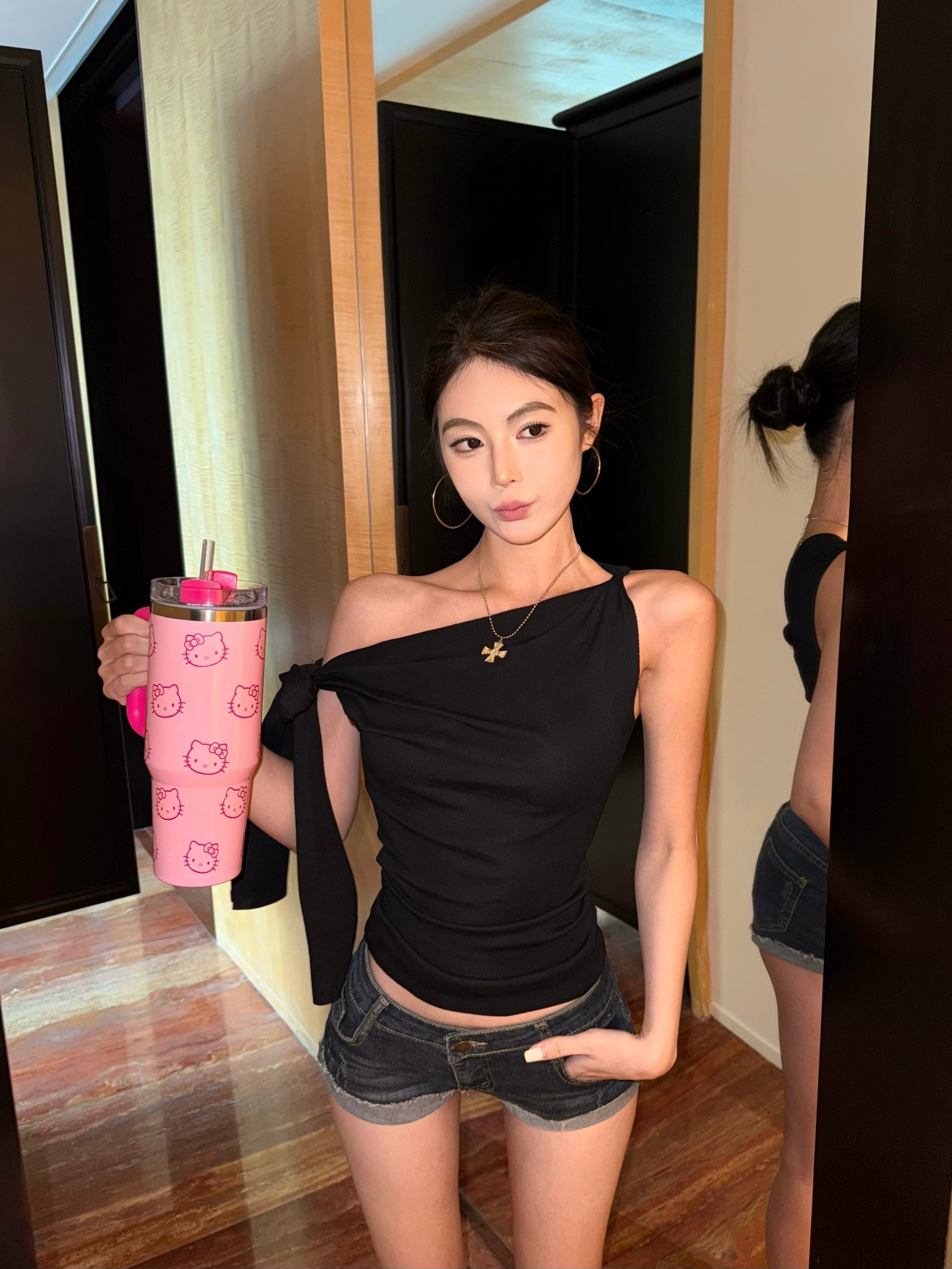 Real shot of new summer slim-fitting slim sleeveless top hot girl off-shoulder sexy T-shirt top