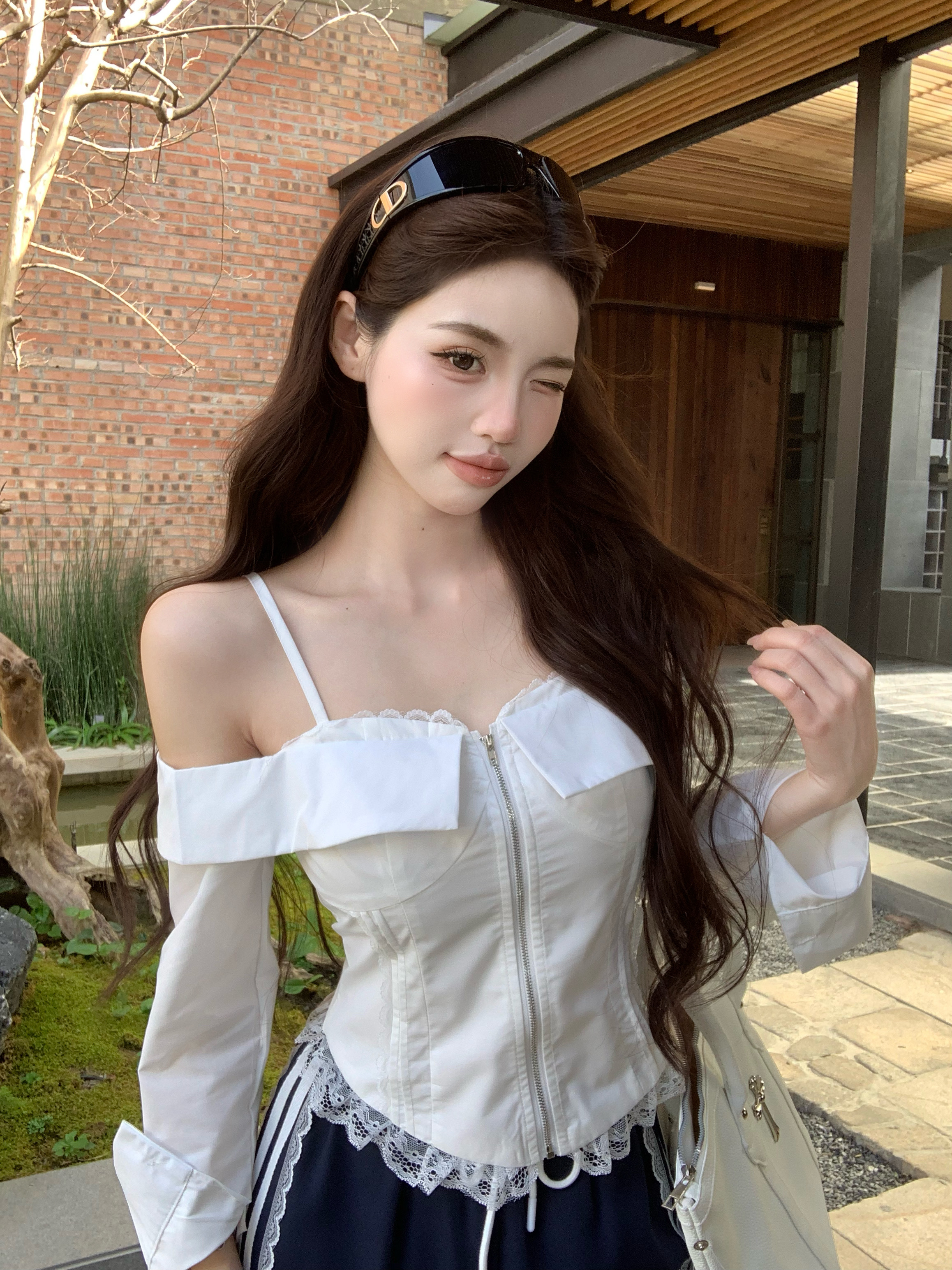 Real shot!  French lace-edged hot girl one-shoulder shirt top women wide-leg floor-slide casual pants two-piece set