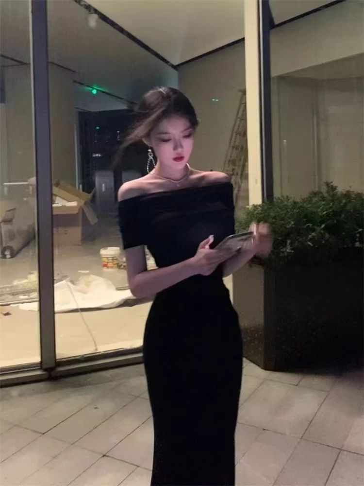 French simple, generous and decent one-shoulder dress for women's clothing 2025 new summer small black long skirt