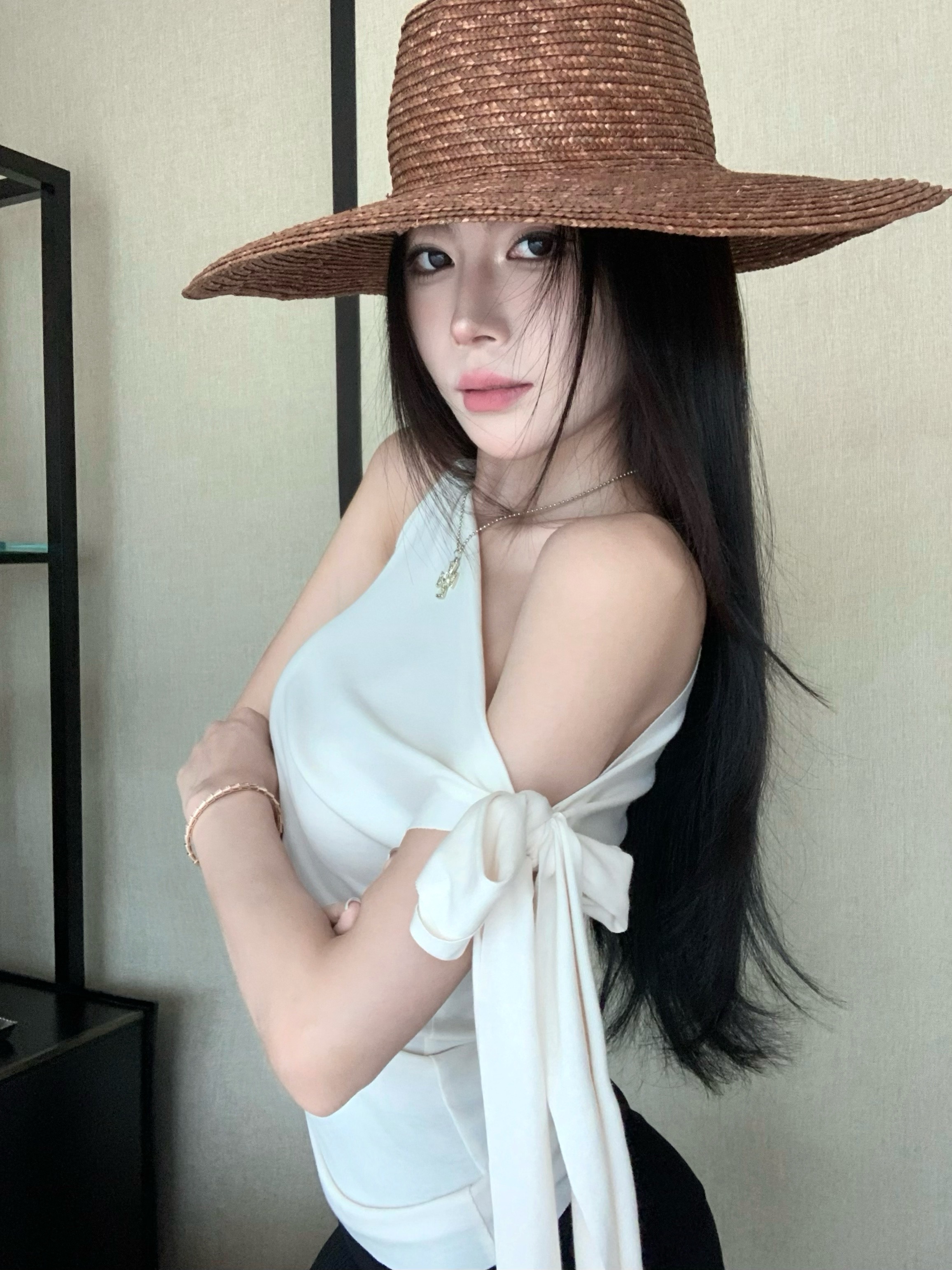 Real shot of new summer slim-fitting slim sleeveless top hot girl off-shoulder sexy T-shirt top