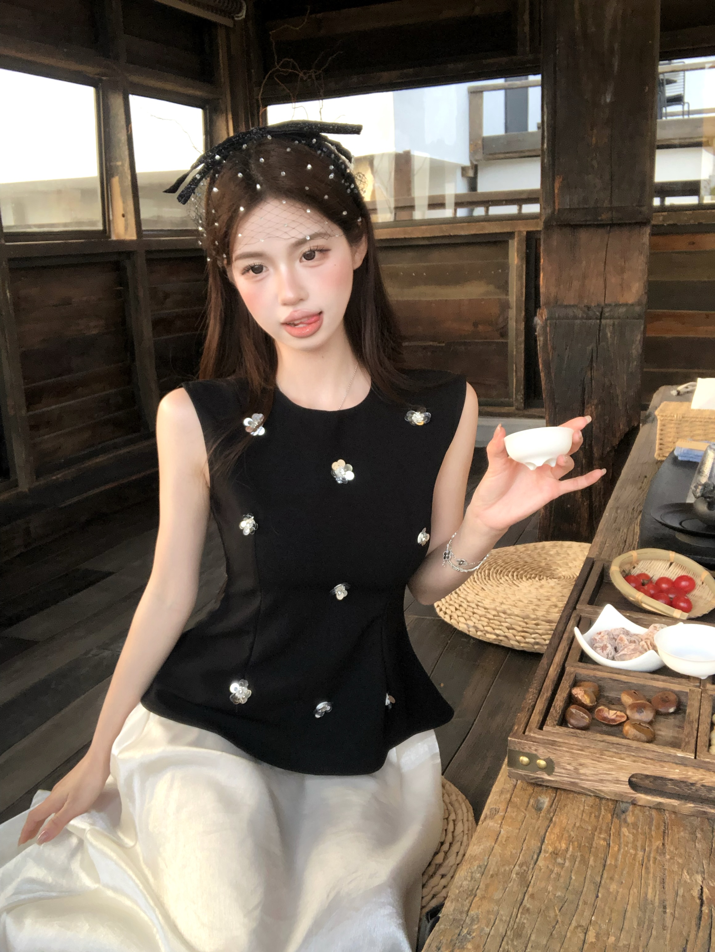 Real shot!  Spring and summer sleeveless black handmade beaded vest for women slim temperament waist-hugging skirt suit