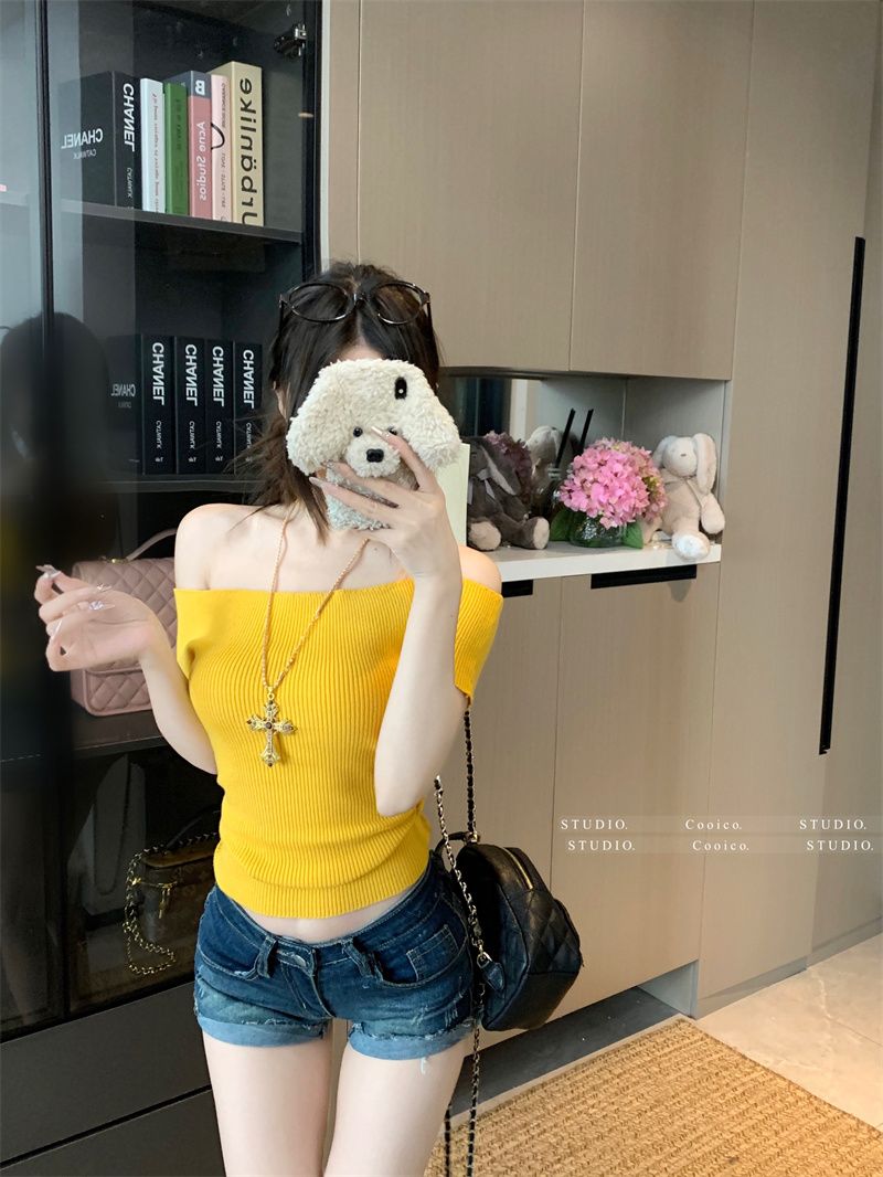 Cchun Junzi 25 Spring and Summer Pure Hot Girl One-Shoulder Slim Slim Dopamine Knitted Short Sleeve Top