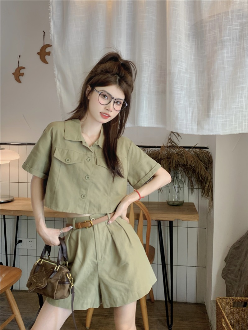 Real shot 2025 new Korean version loose casual work shirt + high-waisted slim shorts two-piece set