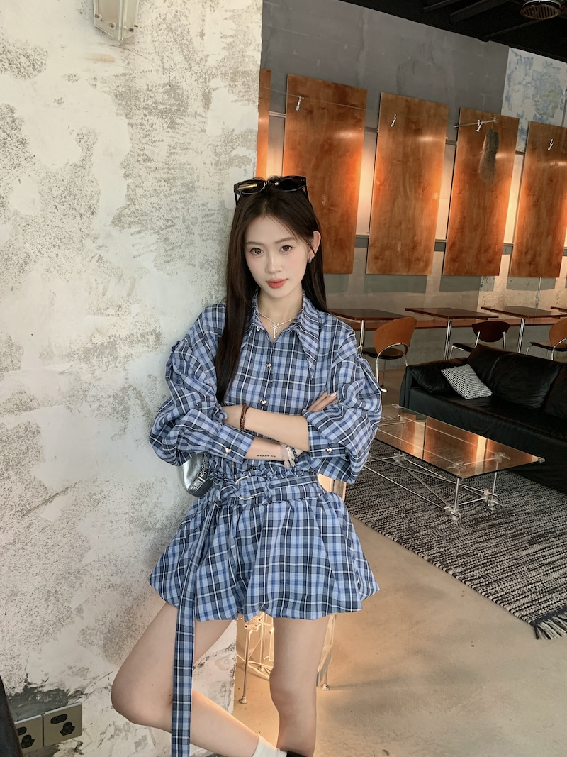 Real shot Korean version of loose slim long-sleeved plaid shirt top + high waisted flower bud skirt suit