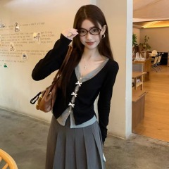 Original fabric feels fake two-piece spliced ​​V-neck long-sleeved T-shirt early autumn slim short top