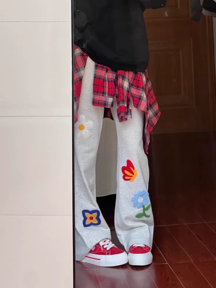 Three-dimensional waist 2025 early spring new style floral embroidered scimitar sling loose straight casual pants