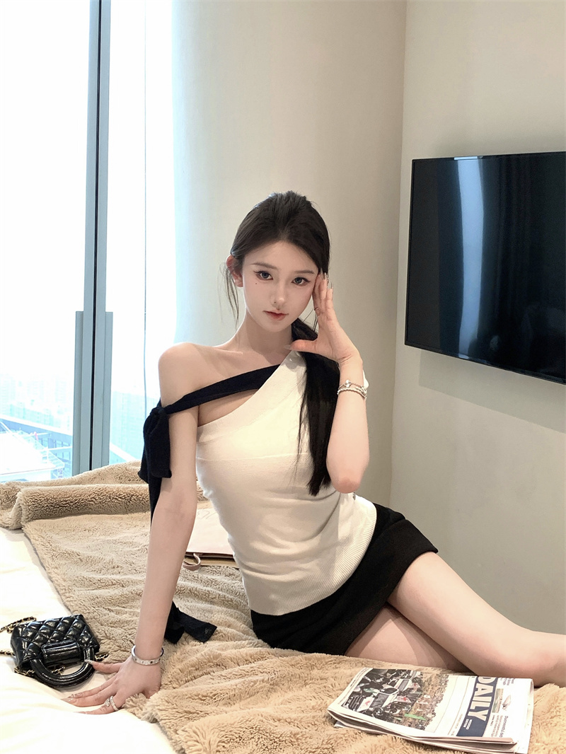 Real photo of early spring various lace-up methods for slanted shoulder knitted off-shoulder top for women's design, pure and slim short sleeves