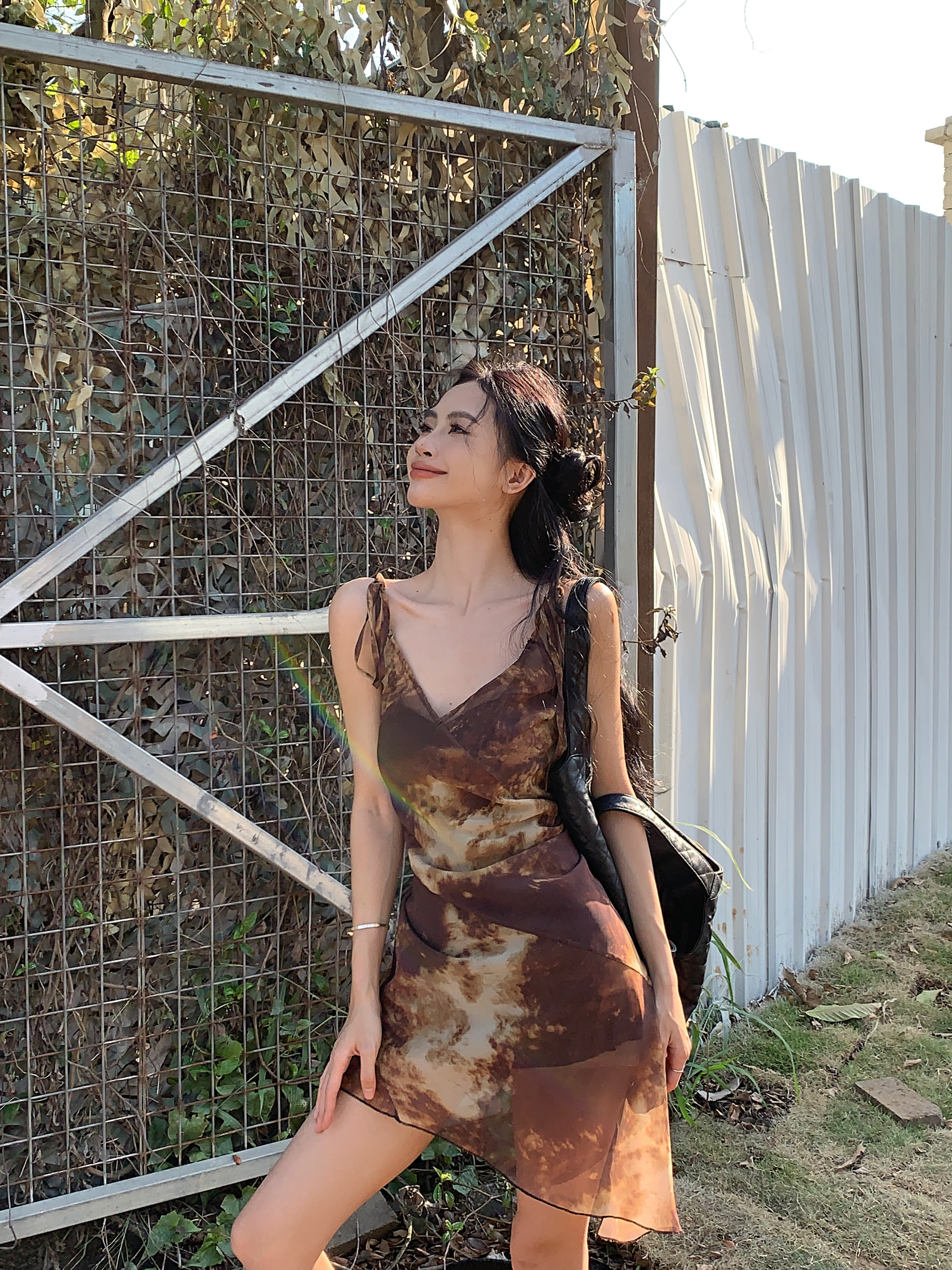 Real shot!  Retro hot girl irregular tie-dye suspender dress slim and slim temperament short skirt suspender dress