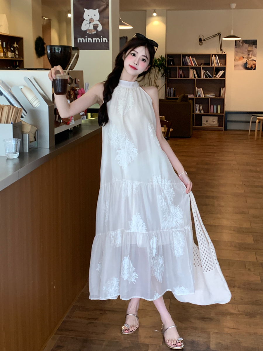 Real-life French retro rice apricot sleeveless halter neck off-shoulder dress for women in summer high-end style long skirt