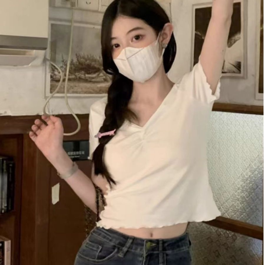 Design niche wood earrings V-neck short-sleeved T-shirt for women in summer Korean style sweet and spicy pure cotton short top for women