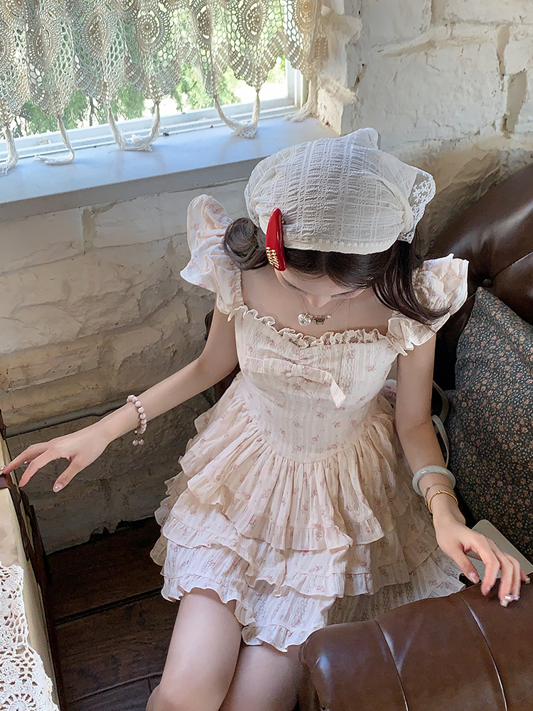 Sweet little flying sleeve floral dress for women in summer new style waist-hugging princess puffy skirt