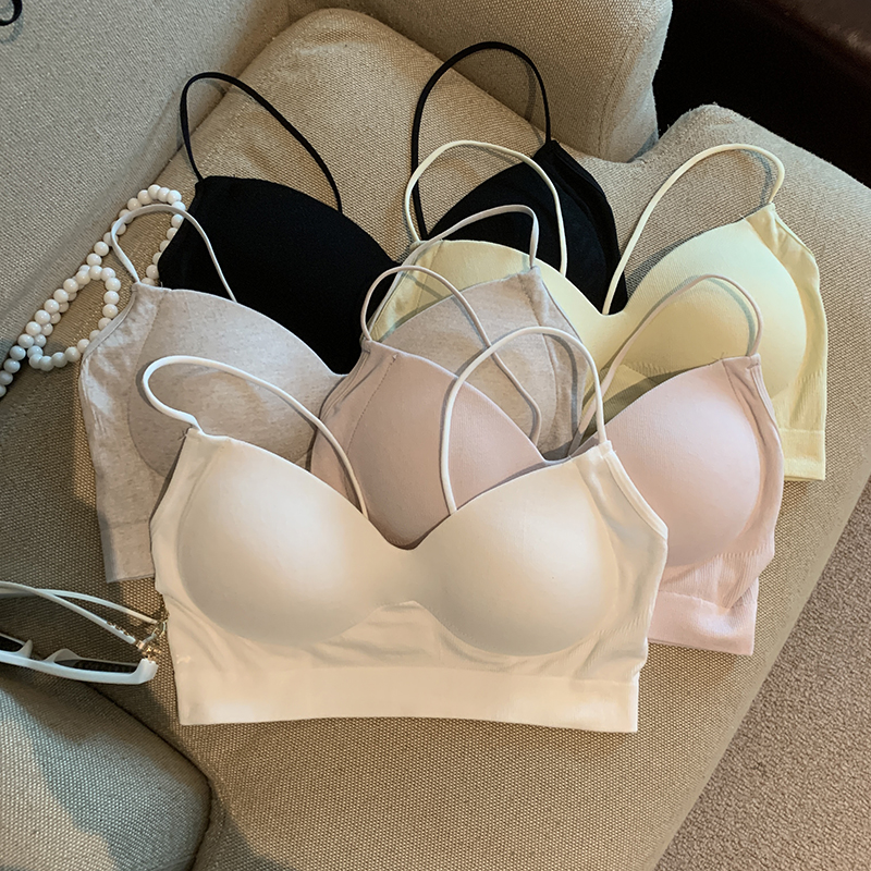 Real shot of women with breast pad cross-slinging vest with summer underwear and breast wrap top