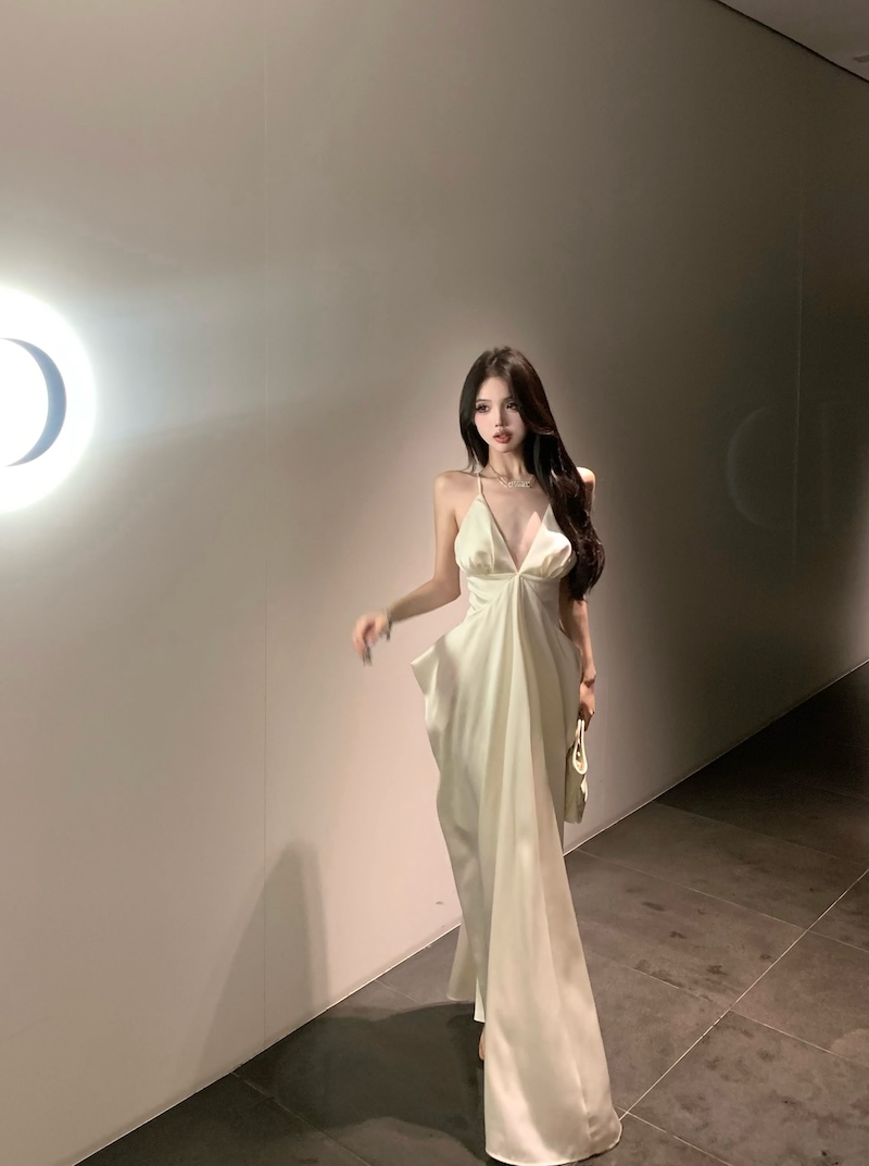 Real shot Korean style slim mid-length pure hot girl high-end dress suspender dress