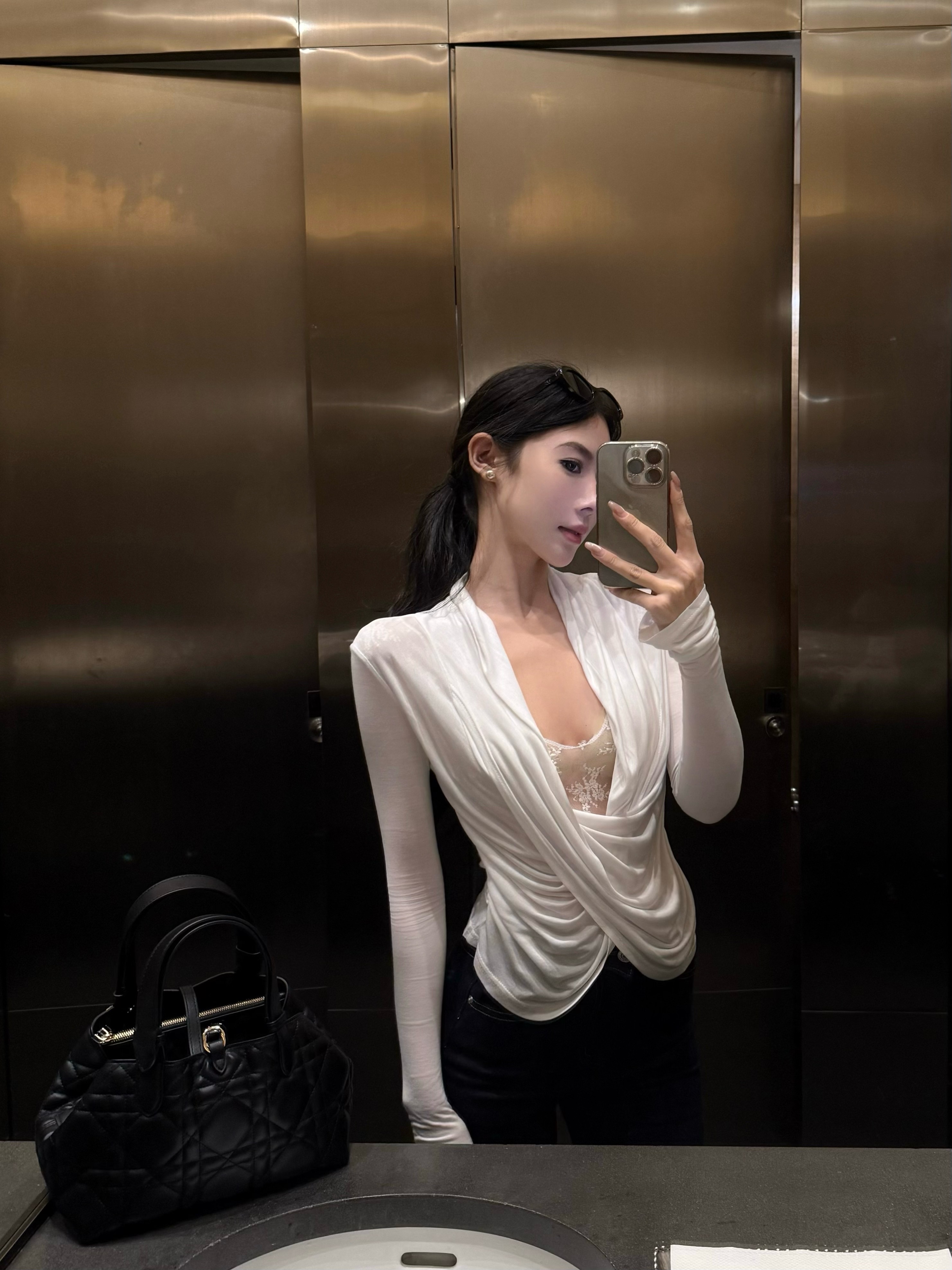 Real shot of niche chic cross-swinged lace spliced ​​long-sleeved top
