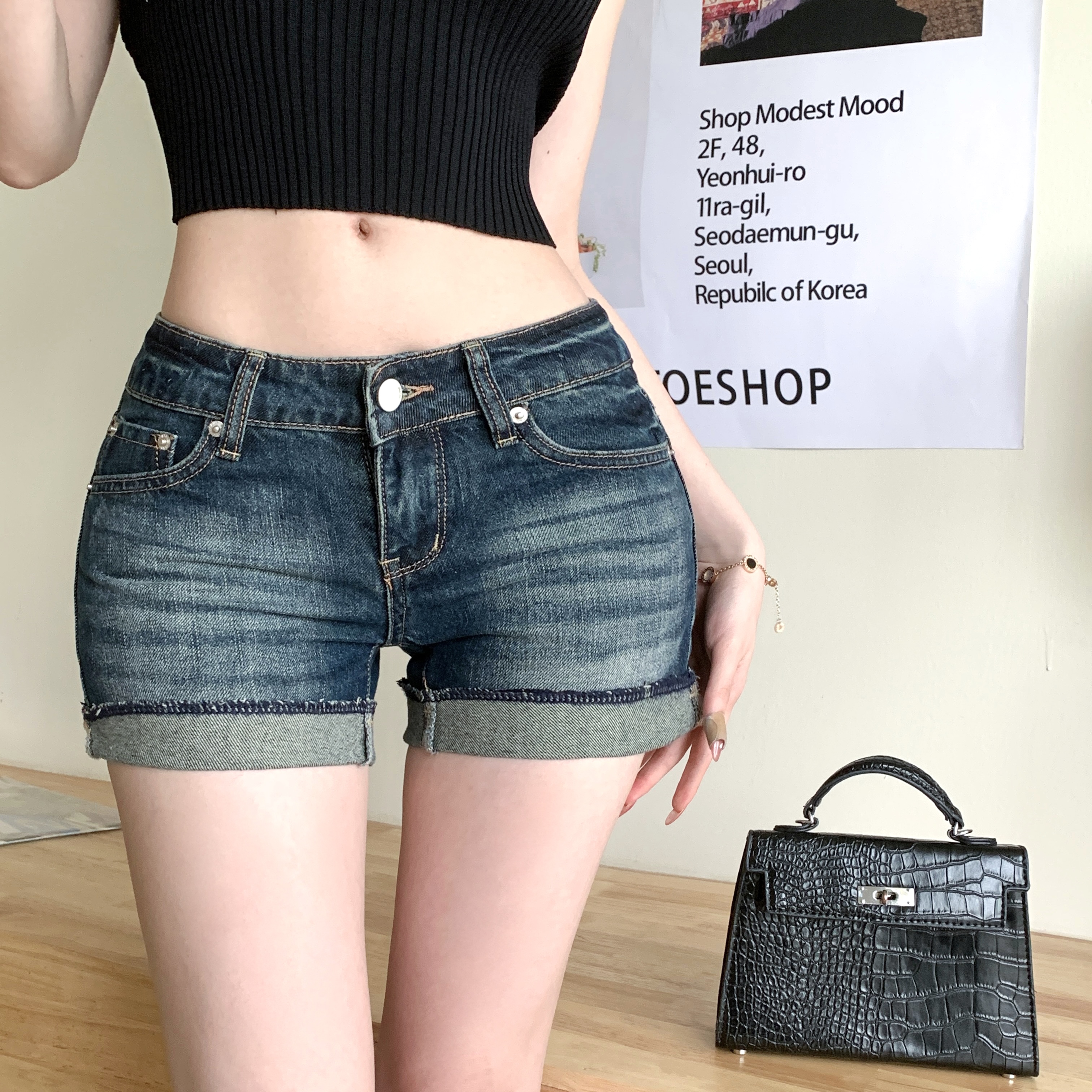 Real shot!  Low waist slim and long legs summer denim shorts women retro hot girl curly American hot pants trendy