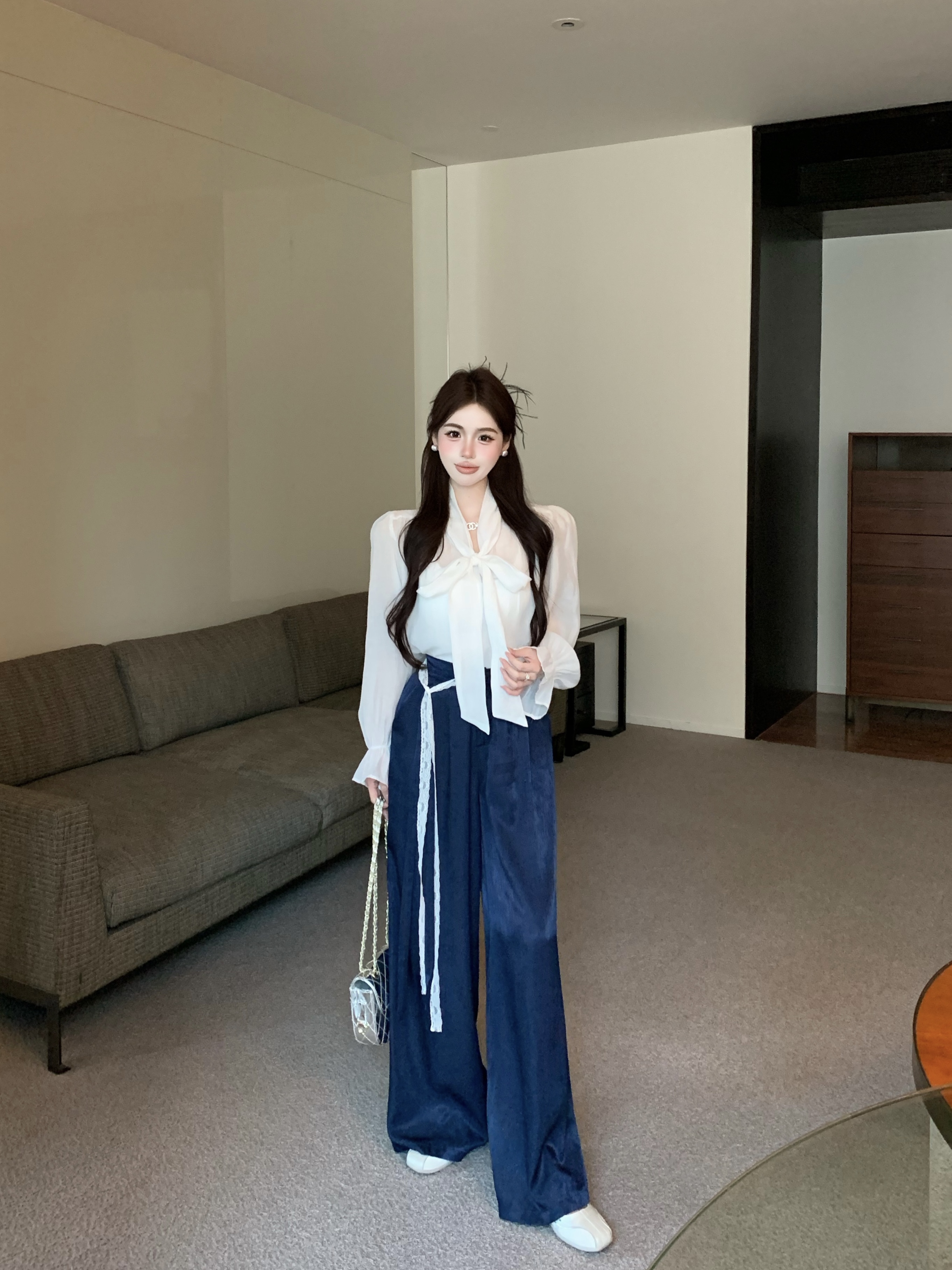 Real shot!  Super hot temperament white flared sleeves V-neck shirt blue wide-leg pants Korean style chic two-piece set