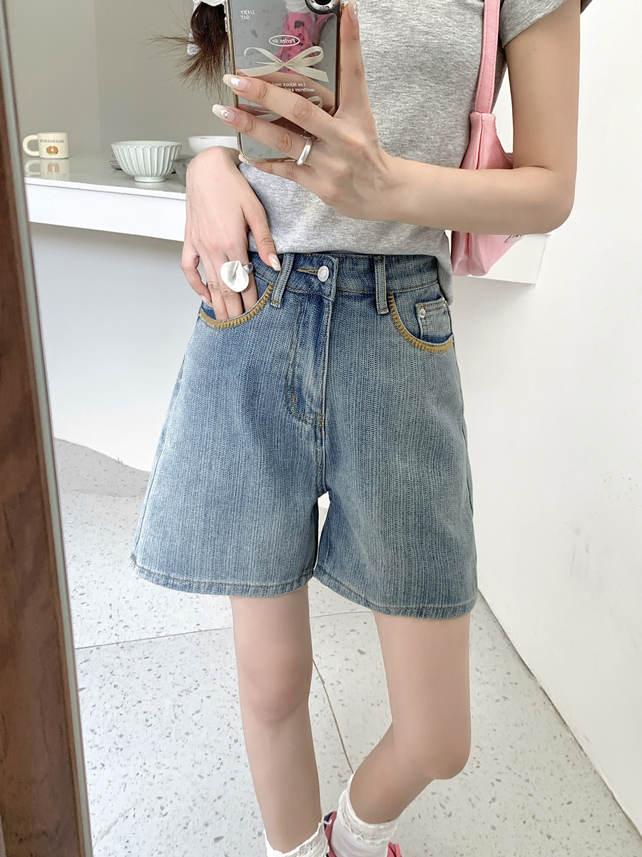 Real shot of 2025 spring Korean version of retro high-waist denim shorts for women versatile slim straight-leg casual mid-sized pants
