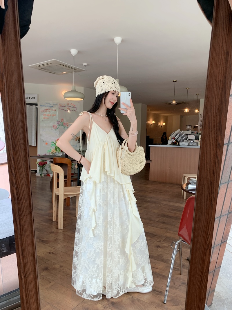 Real shot Korean version of slim mid-length embroidered V-neck suspender sweet fairy dress dress