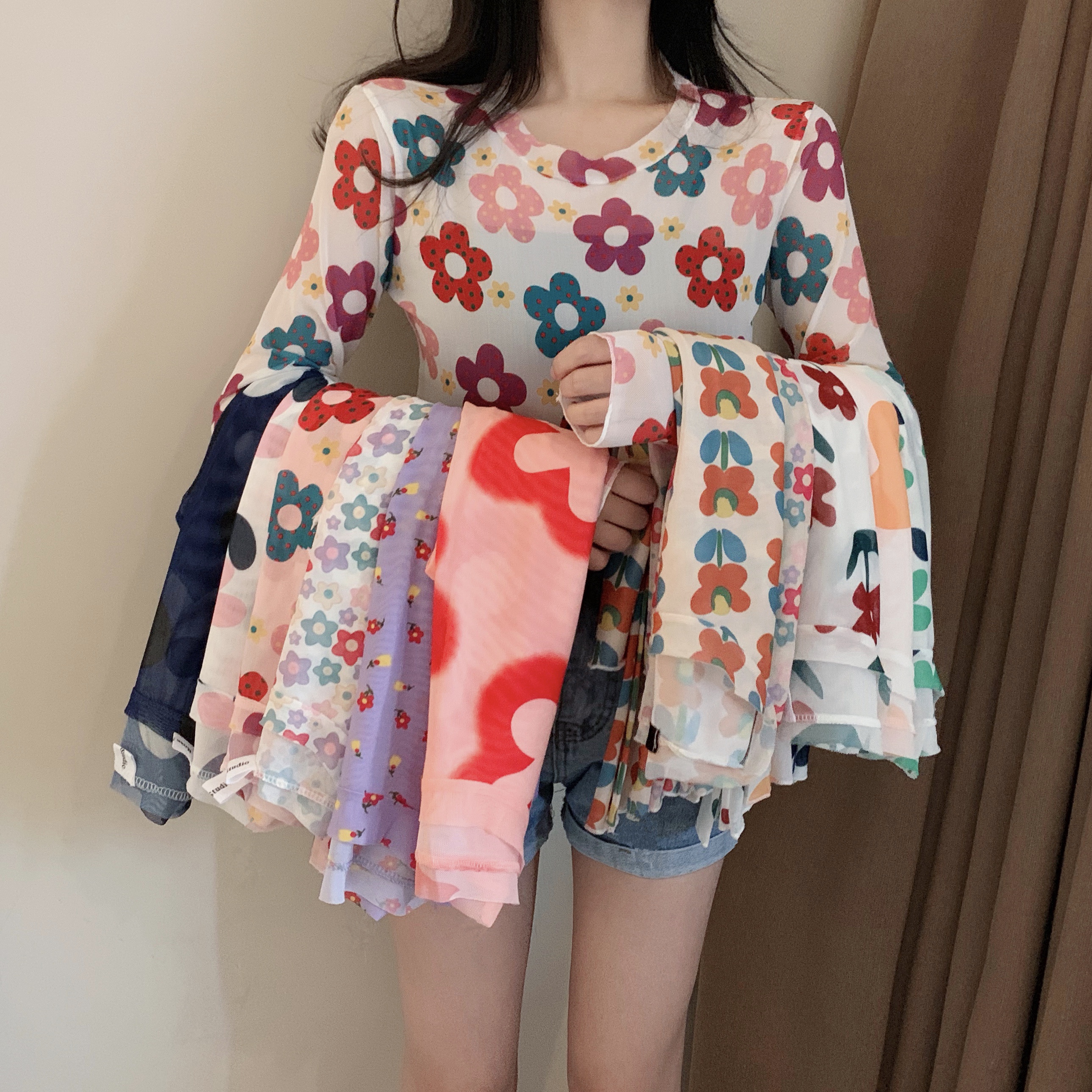 Real shot of slim and versatile tops in autumn and summer, retro flower thin sun protection long-sleeved base shirt for women