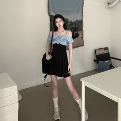 Sweet and spicy style slim and covers the meat with a small one-shoulder suspender skirt blue vertical striped splicing dress short