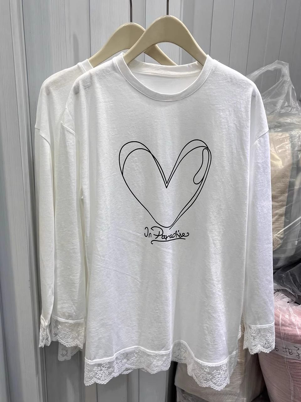 Extra large size 300 catties Korean lace spliced ​​love printed T-shirt for women's spring round neck loose age-reducing slit top