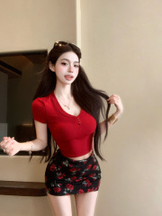 Real shot!  New knitted red short-sleeved T-shirt for spring and summer for women short hot girls top skirt suit trendy