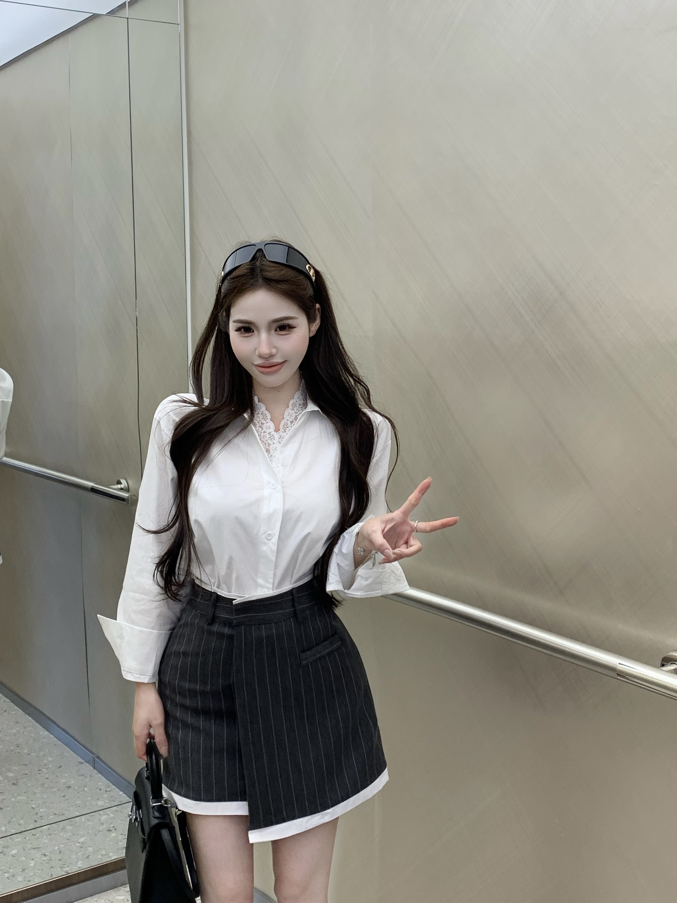 Real shot!  Pure lustful lapel lace lace long sleeve shirt irregular skirt two-piece set for women