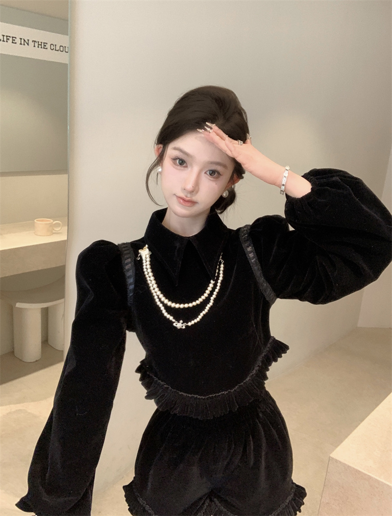 Real shot French rich girl black velvet waist lace shorts suit