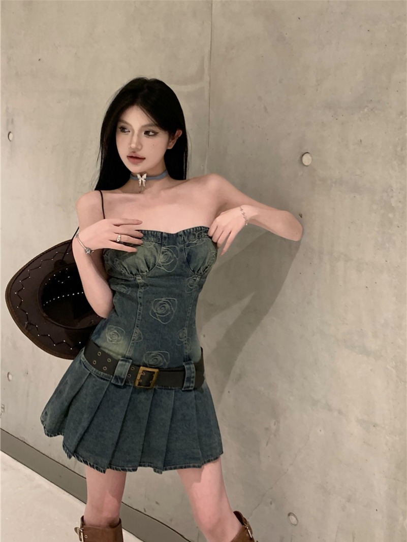 Real shot!  Hot girl style denim skirt summer new rose retro strapless pleated dress