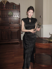 Real shot of retro sexy new Chinese style waist-hugging slim tassel cheongsam skirt jacquard modified dress for women