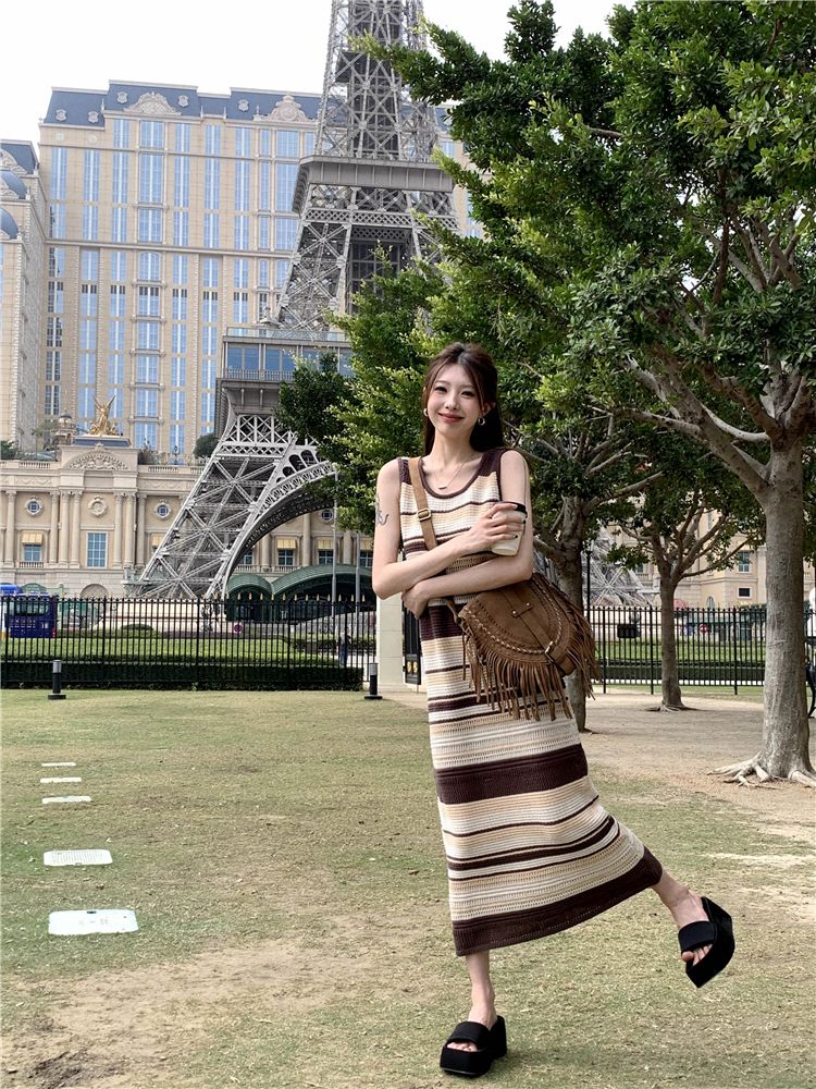天貓質量慵懶風鏤空針織連衣裙女夏季條紋直筒T恤背心裙吊帶