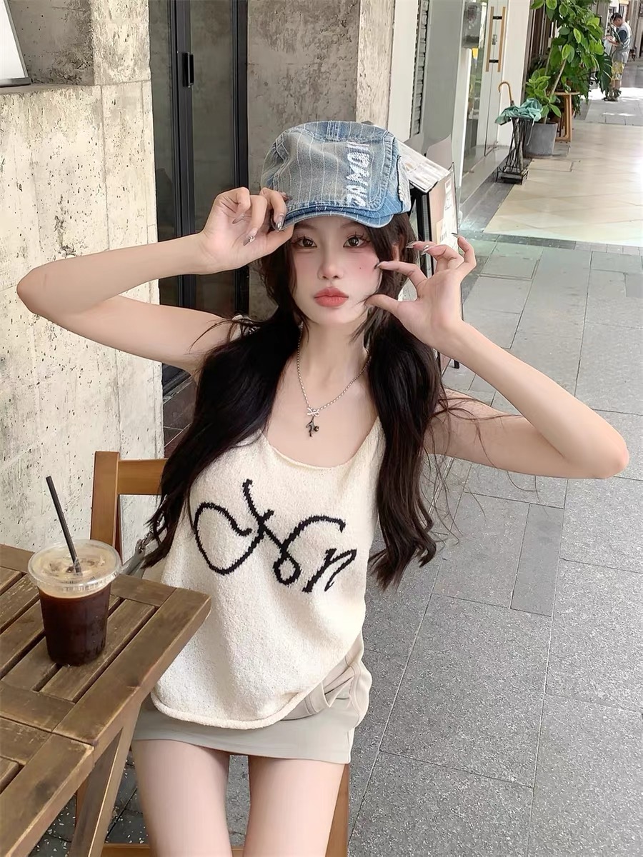 Knitted suspender vest women's design niche pure sweet hot girl sexy sleeveless top for summer women 2025 new