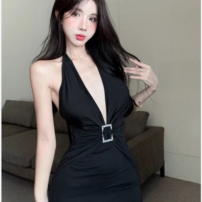 黑色v領裙子女2025新款早秋掛脖褶皺鏤空露背性感辣妹收腰包臀裙