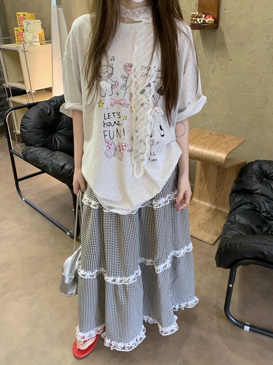 Real shot Korean loose cartoon printed lazy style T-shirt + high-waisted spliced ​​lace heavy-duty skirt