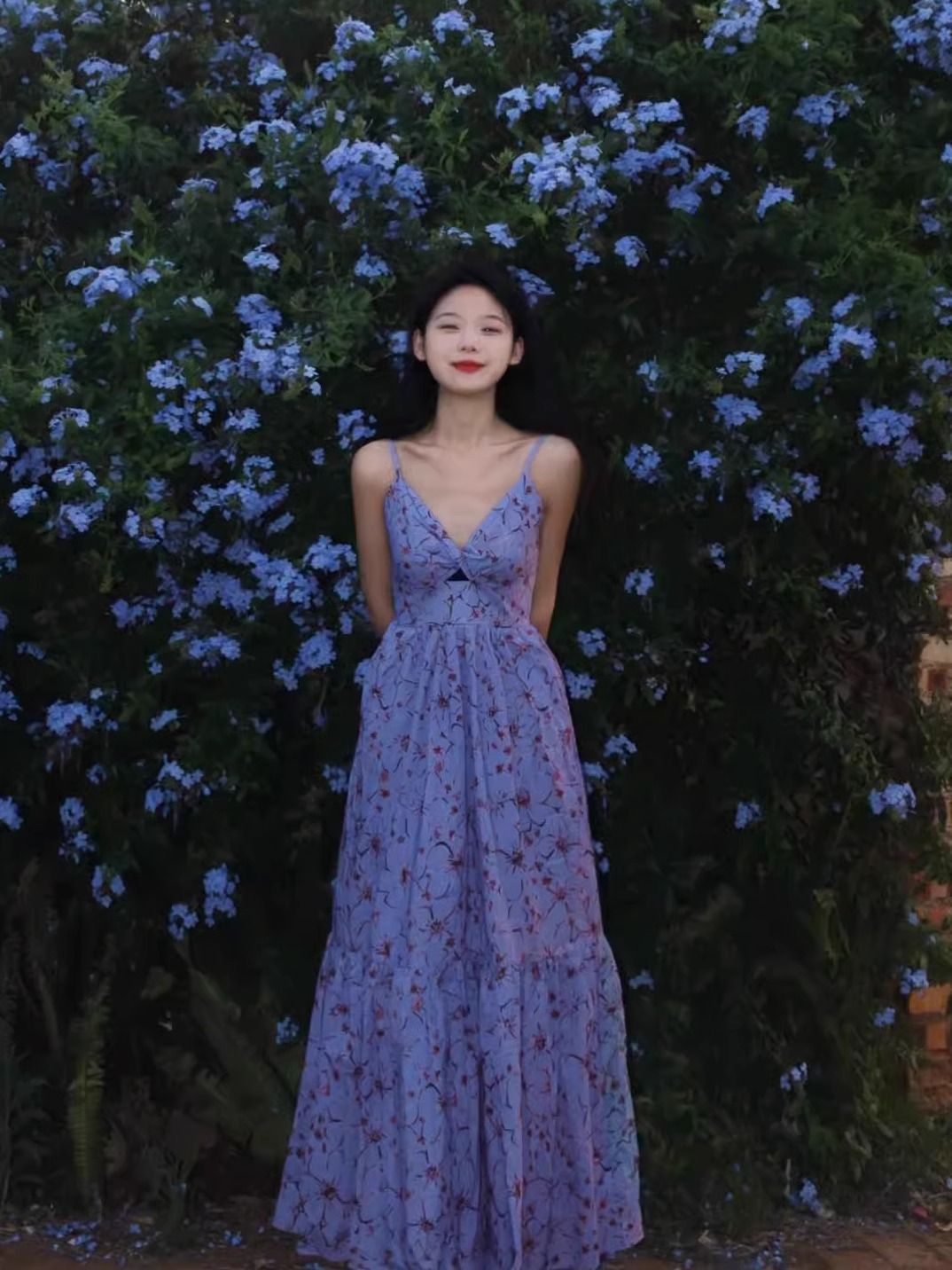 大碼法式藍色碎花吊帶連衣裙女夏季氣質V領露背度假海邊沙灘長裙