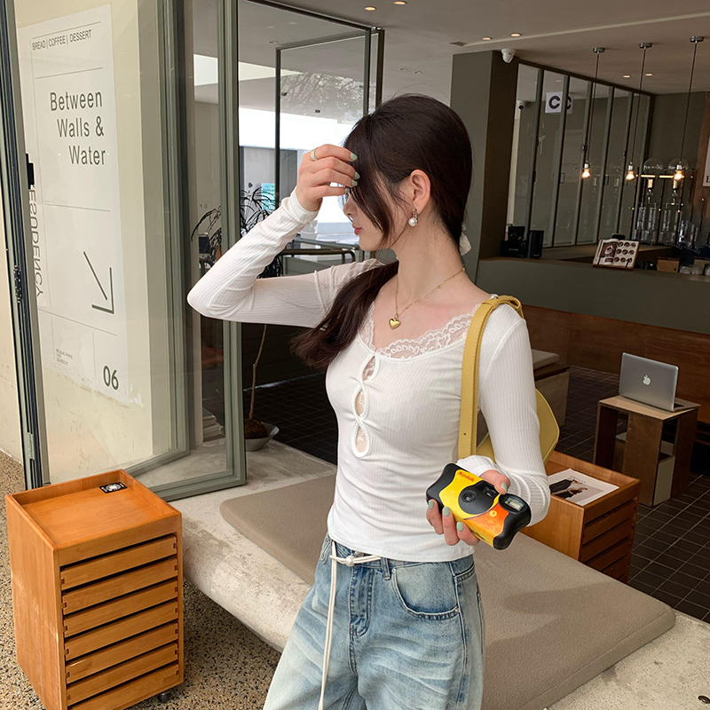 Real photos of hot girls hollow lace spliced ​​V-neck inner bottom shirt for women 2025 spring new style single-wear pure erotic top