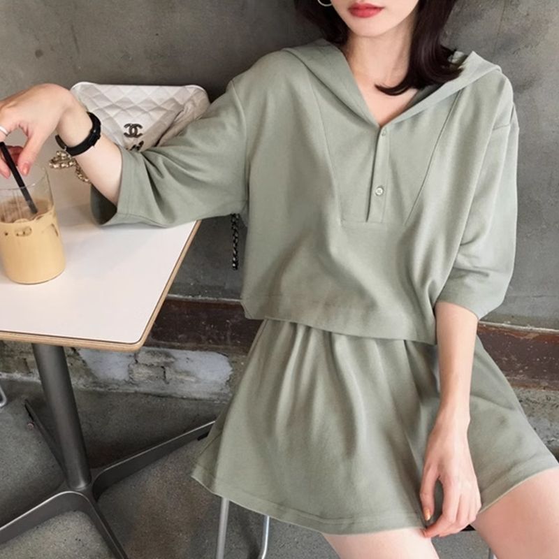 New summer casual and fashionable age-reducing and fashionable internet celebrity street salt-style short skirt two-piece suit for women