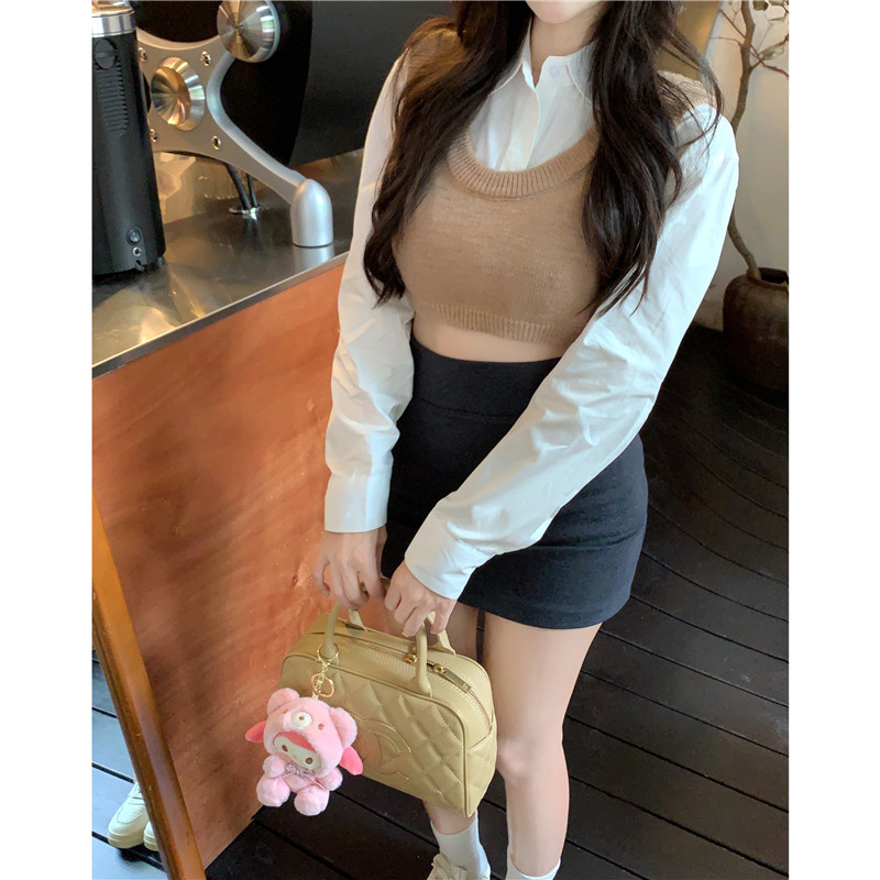 Early autumn 2025 new design sense solid color two-piece set layered knitted fashionable age-reducing short vest vest vest