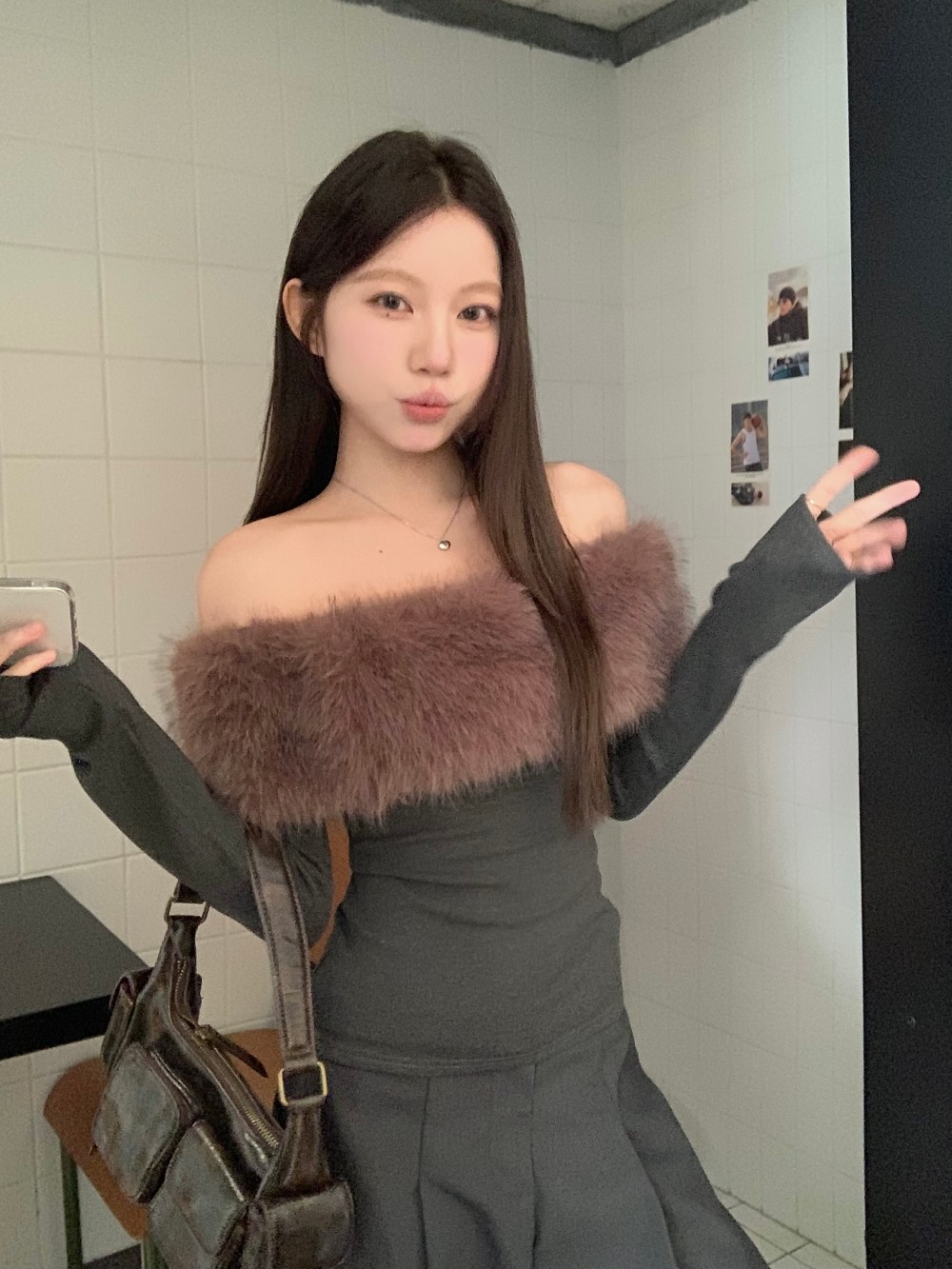 Photos Niche design detachable pink one-shoulder knitted long-sleeved slim waist-tight top