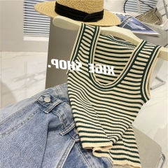 Contrasting striped U-neck ice silk vest for women with large stretch slim fit and sleeveless short knitted top