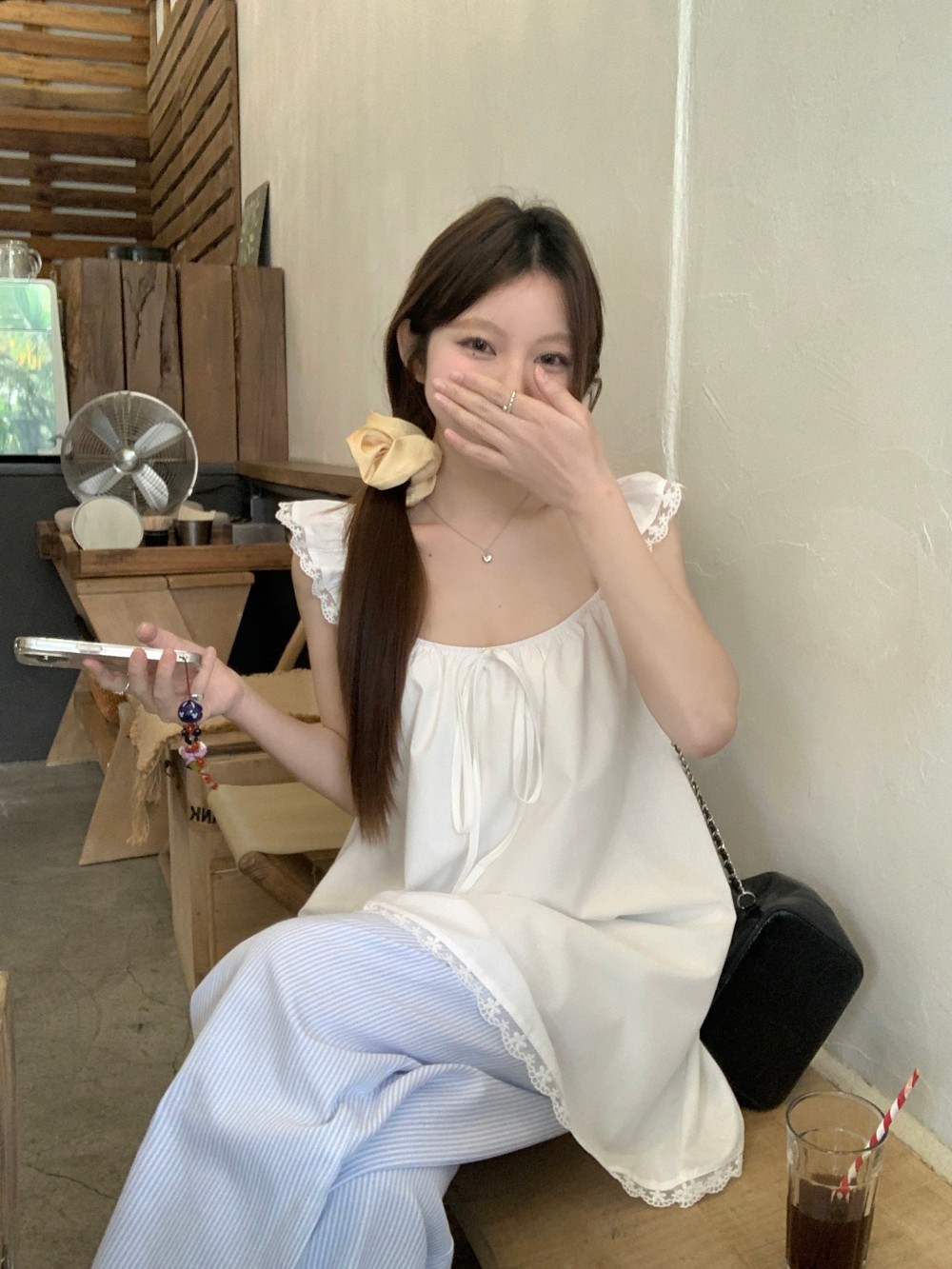 Real shot, design sense, small flying chiffon shirt, women's spliced ​​lace edge, high-end white top