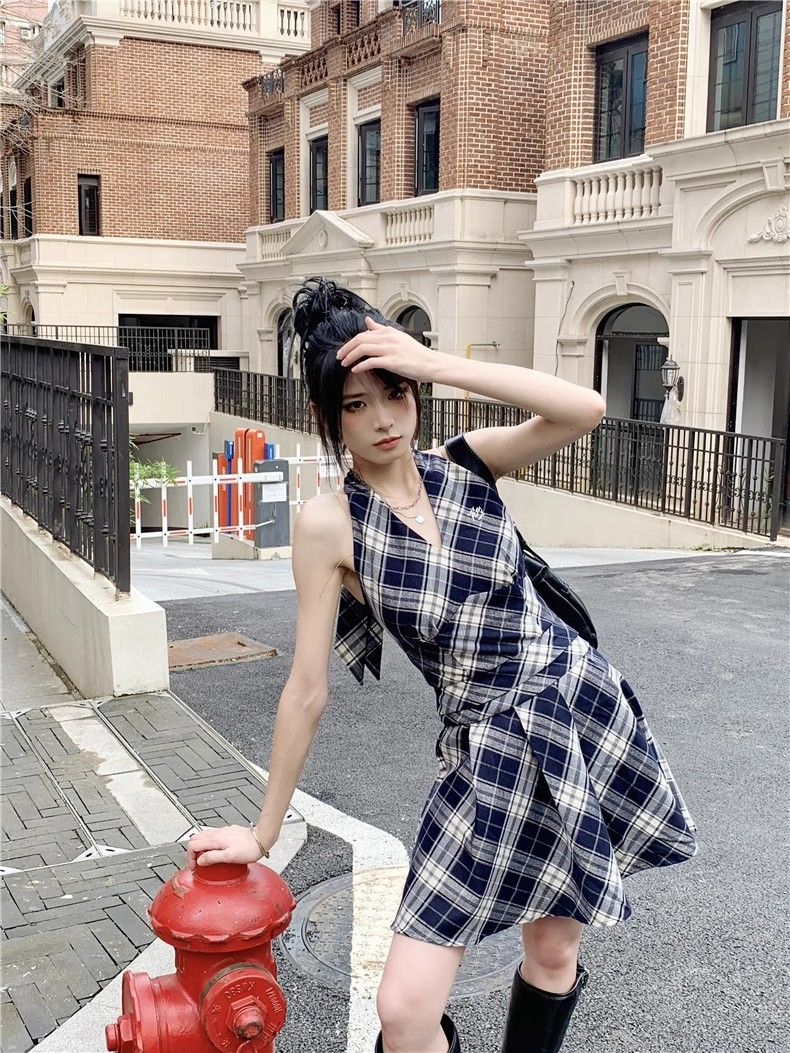 原版做法法式v領掛脖格子連衣裙女夏季新款氣質修身小個子短裙